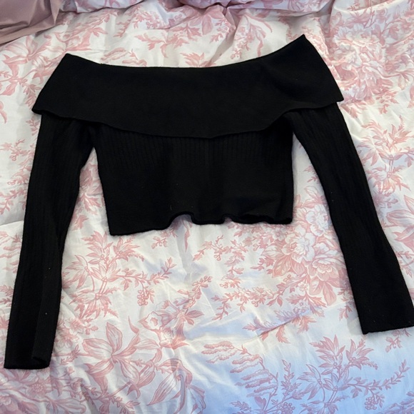 Black Off-Shoulder Ribbed Top - Picture 1 of 1
